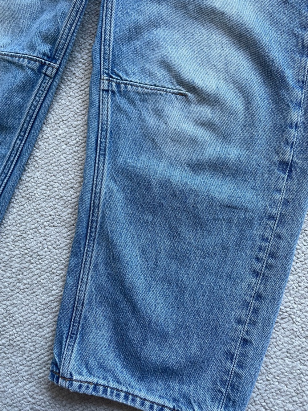 Madewell The Petite Darted Barrel-Leg Jeans, Dobbins Wash, Size 26P - Picture 4 of 12